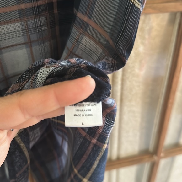 Bobeau plaid tunic top with slit in back - Picture 8 of 8